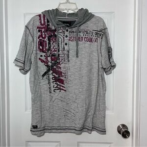 Projek Raw Men's Gray Short-Sleeve Hooded Graphic Tee with Burgundy Accents